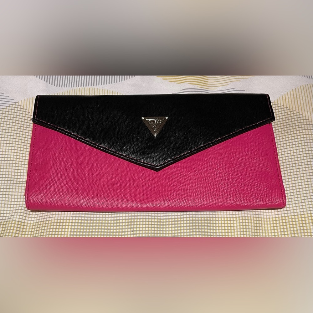 GUESS | Travel Clutch | NEW - Picture 2 of 4